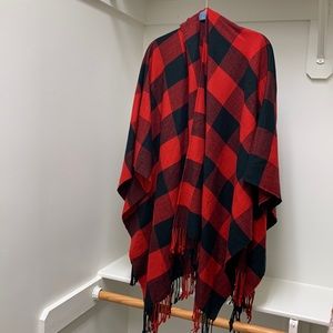 “One Size fits all” style - Buffalo plaid wrap - spacious and cozy!
